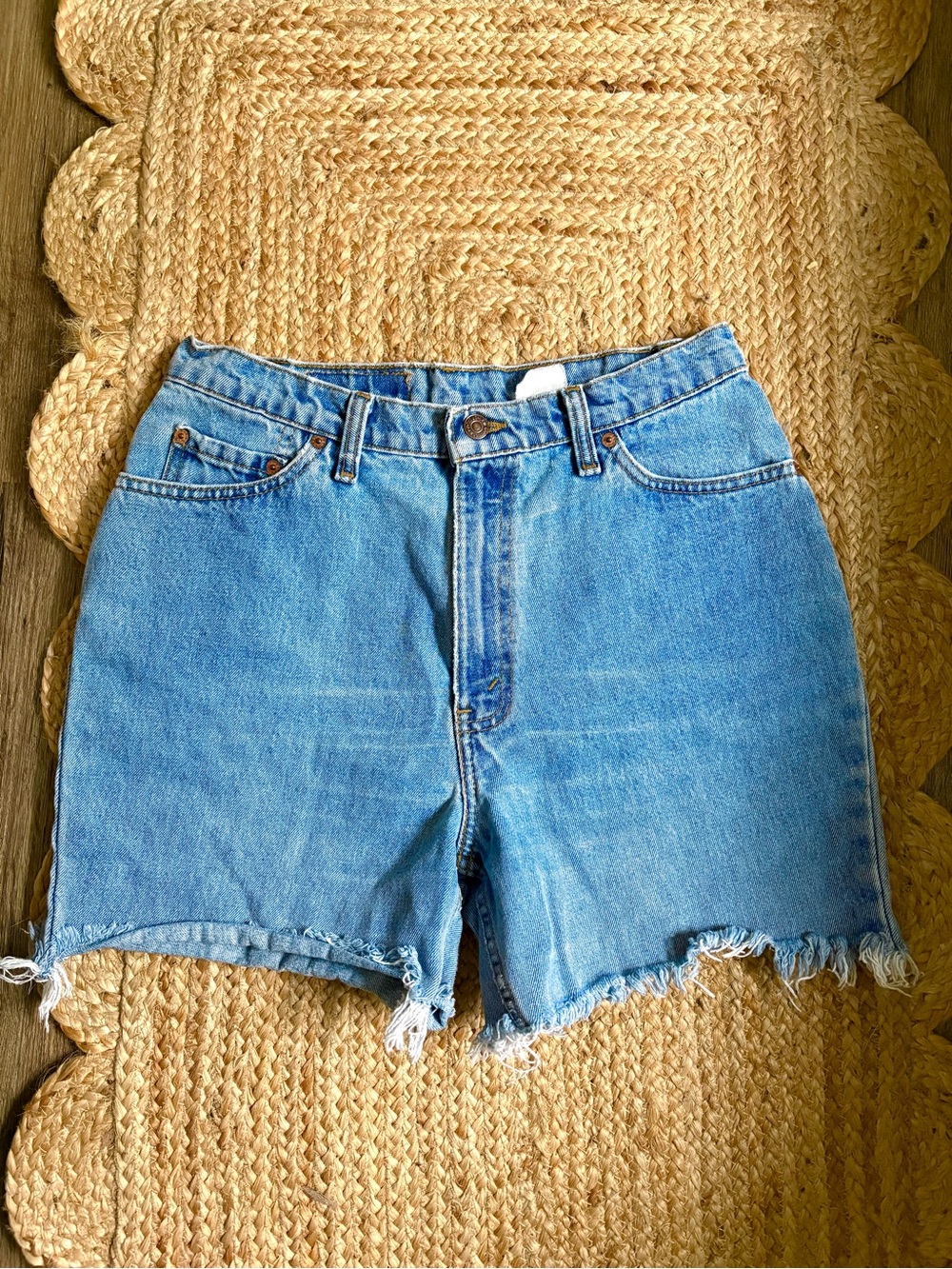 Vintage Levi’s Cutoff Denim Shorts Women’s 28 True Blue VTG Classic Casual Boho